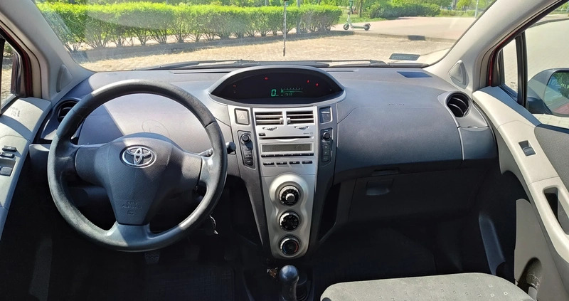 Toyota Yaris cena 9600 przebieg: 173200, rok produkcji 2007 z Poznań małe 106